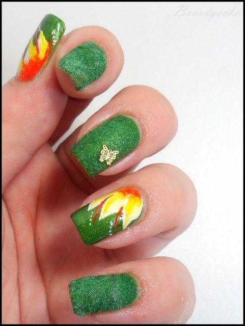 รูปภาพ:http://www.prettydesigns.com/wp-content/uploads/2014/05/Green-Velvet-Nails-with-Flower-Print.jpg
