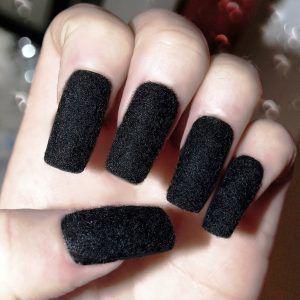 รูปภาพ:http://thenailpoint.com/wp-content/uploads/2016/10/black-velvet-nails-300x300.jpg