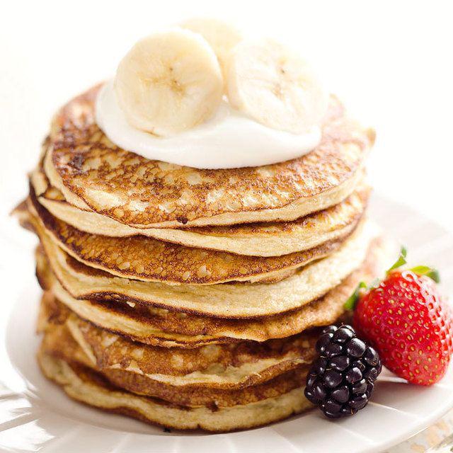 ภาพประกอบบทความ '5-Ingredient Flourless Protein Pancakes' แพนเค้กโปรตีนสูง ทำง่ายๆ ไร้แป้ง ><