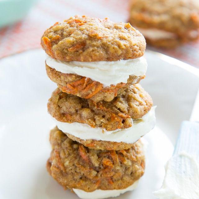 ภาพประกอบบทความ 'Mini Carrot Cake Cookie Sandwiches' คุกกี้สุดเจ๋ง ได้ประโยชน์ดีๆ จากแครอทด้วยนะ!!