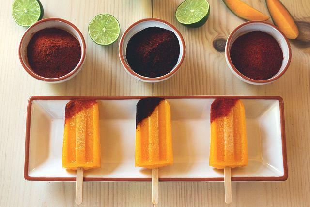 รูปภาพ:http://honestlyyum.com/wp-content/uploads/2013/08/tequila.spiked.mango_.lime_.chile_.popsicles.2.2.jpg