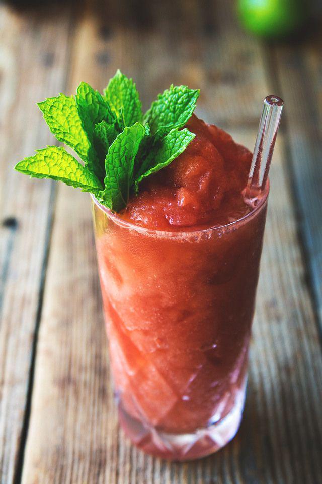 รูปภาพ:http://honestlyyum.com/wp-content/uploads/2015/06/watermelon.balsamic.cocktail.slushy.vitamix.3.1.jpg