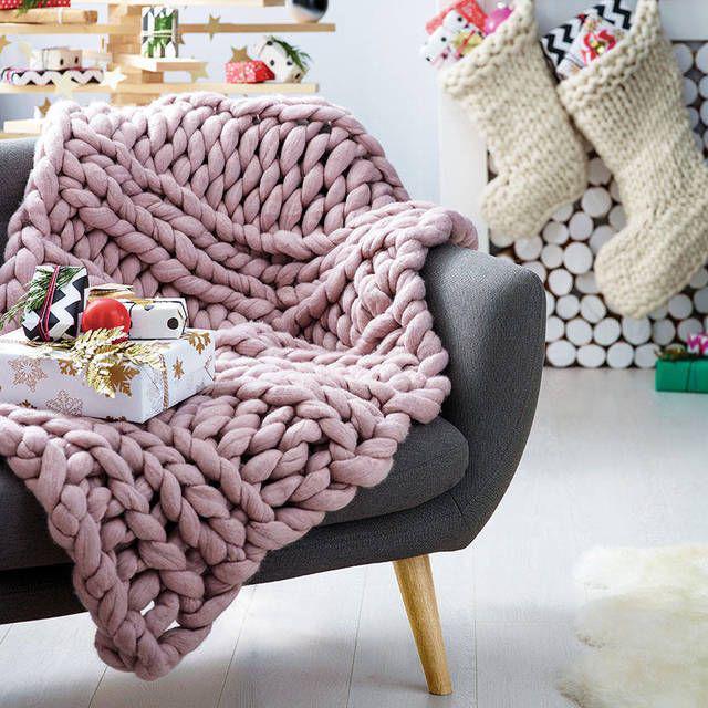 รูปภาพ:http://g2.nh.ee/images/pix/file76398561_original-super-chunky-hand-knitted-mink-coloured-throw.jpg