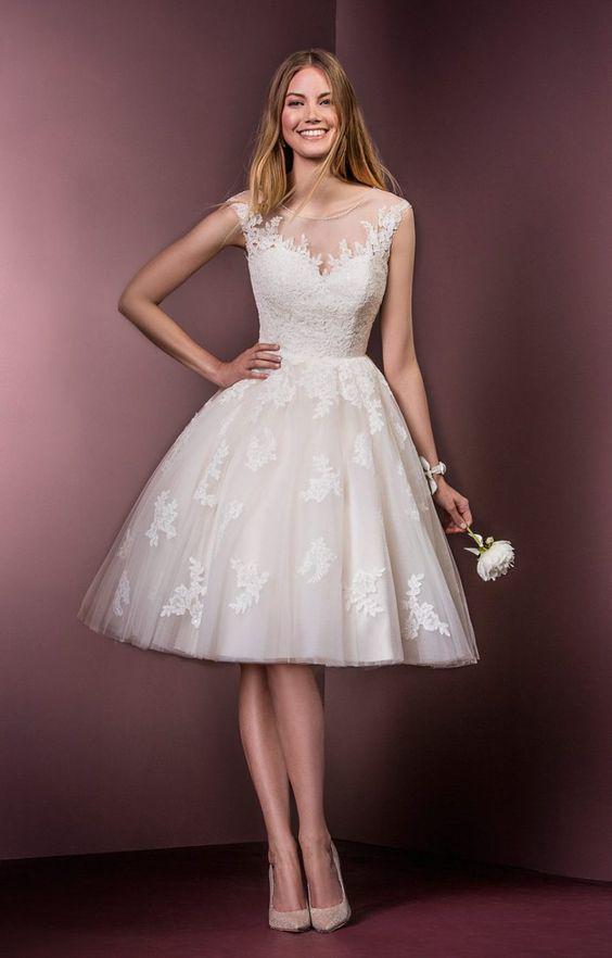 รูปภาพ:http://www.himisspuff.com/wp-content/uploads/2016/12/Chic-illusion-neckline-floral-detail-embroidered-tea-length-wedding-dress-via-Ellis-Bridals.jpg
