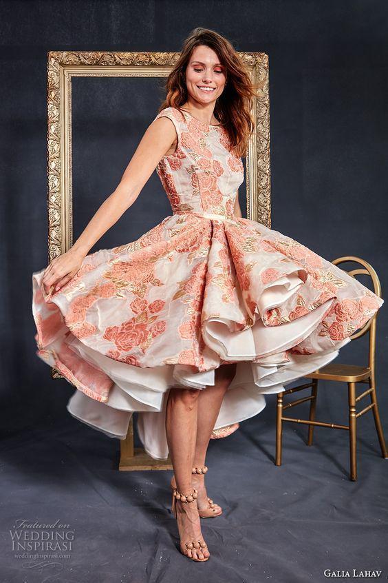 รูปภาพ:http://www.himisspuff.com/wp-content/uploads/2016/12/galia-lahav-couture-fall-2017-bridal-sleeveless-boat-neckline-full-embellishment-floral-embroidery-pink-color-tea-length-short-wedding-dress-low-back.jpg