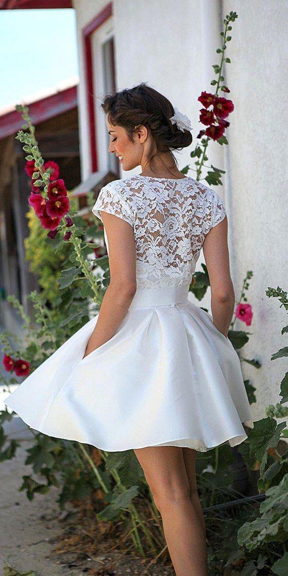 รูปภาพ:http://www.himisspuff.com/wp-content/uploads/2016/12/short-cap-sleevs-wedding-dresses-via-marie-laporte.jpg