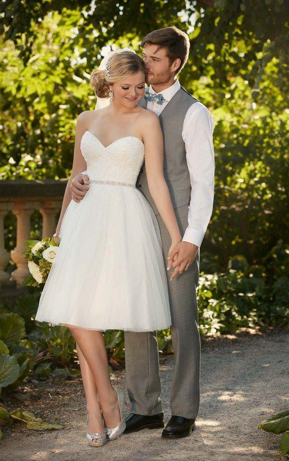 รูปภาพ:http://www.himisspuff.com/wp-content/uploads/2016/12/short-wedding-gown-from-Essense-of-Australia.jpg
