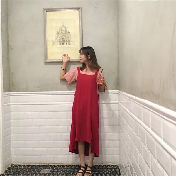 รูปภาพ:https://storage.mawadoo.com/files/207/korea-ulzzang-summer-new-korean-series-red-color-irregular-slit-skirt-was-thin-strap-dress-over-the-united-states-dresses-150850_435.jpg