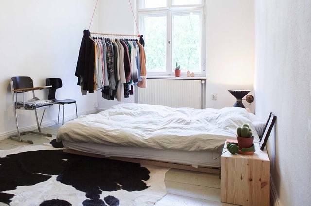 รูปภาพ:http://px7qk1cydk2369wx0227gfn1.wpengine.netdna-cdn.com/wp-content/uploads/2016/02/Scandinavian-Bedroom-Ideas-22-1-Kindesign.jpg