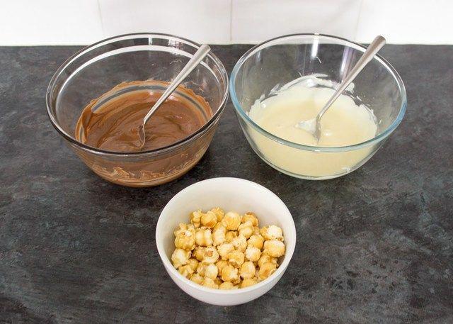 รูปภาพ:http://i2.wp.com/www.kitchenmason.com/wp-content/uploads/2015/11/Toffee-Popcorn-Bark-2.jpg?w=1008