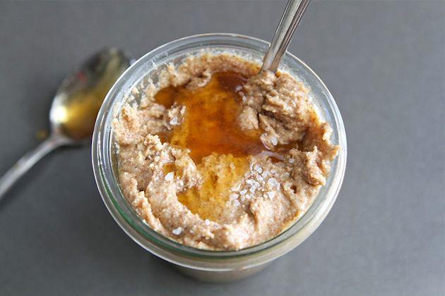 รูปภาพ:http://tastykitchen.com/wp-content/uploads/2012/04/Tasty-Kitchen-Blog-Sea-Salt-and-Honey-Almond-Butter.jpg
