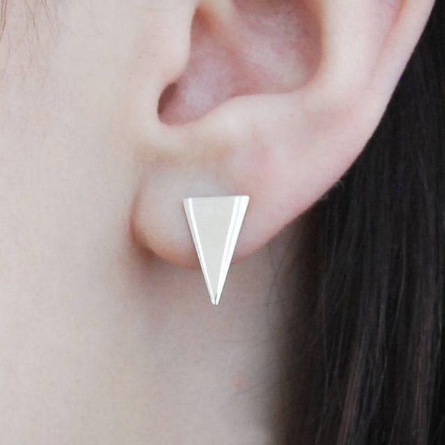 รูปภาพ:http://static.boredpanda.com/blog/wp-content/uploads/2017/01/minimalist-earrings-geometric-shapes-otis-jaxon-19-5885c203acaa0__700.jpg