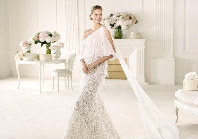 รูปภาพ:http://s9.favim.com/orig/131124/wedding-dress-empire-a-line-one-shoulder-ostrich-feather-wedding-dresses-a-line-shoulder-wedding-dress-Favim.com-1088215.jpg