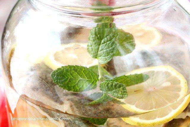 รูปภาพ:http://www.couponclippingcook.com/wp-content/uploads/2016/08/6-mint-in-tea.jpg