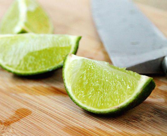 รูปภาพ:http://couponclippingcook.com/wp-content/uploads/2012/09/11-cut-limes.jpg