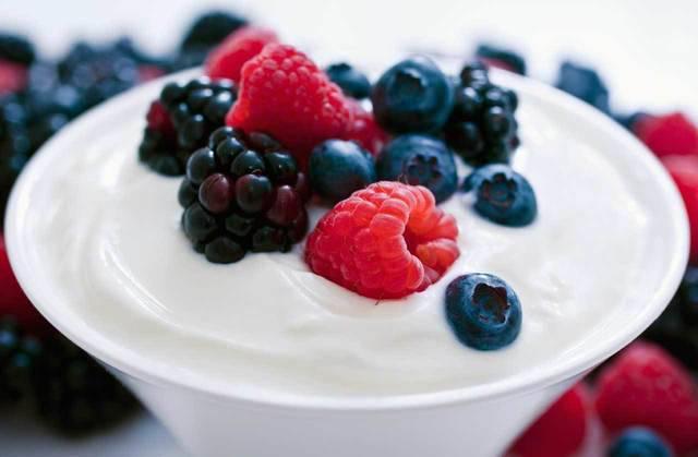รูปภาพ:http://brodandtaylor.com/wp-content/uploads/2013/08/yogurt-with-berries-for-web.jpg