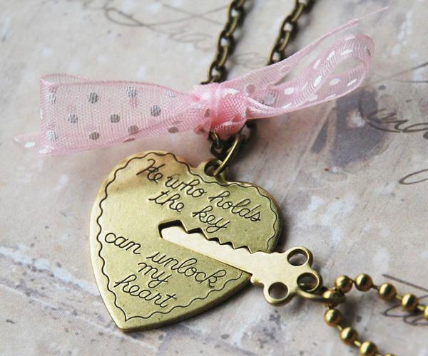 รูปภาพ:http://media02.hongkiat.com/valentines-gift-ideas/key-heart.jpg