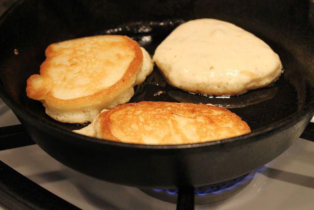 รูปภาพ:http://www.couponclippingcook.com/wp-content/uploads/2013/04/18-cooking-pancakes.jpg