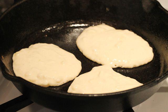 รูปภาพ:http://www.couponclippingcook.com/wp-content/uploads/2013/04/17-cooking-pancakes.jpg