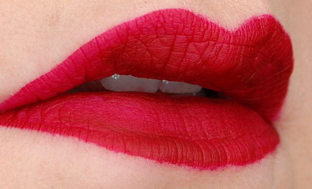 รูปภาพ:http://swatchandreview.com/wp-content/uploads/2016/12/Too-Faced-Kat-Von-D-Better-Together-Cheek-Lip-Makeup-Bag-Set-Everlasting-Liquid-lipstick-XO-swatch.jpg
