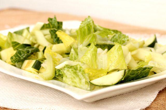 รูปภาพ:http://www.couponclippingcook.com/wp-content/uploads/2013/06/4-add-cucumbers-and-celery-to-salad.jpg