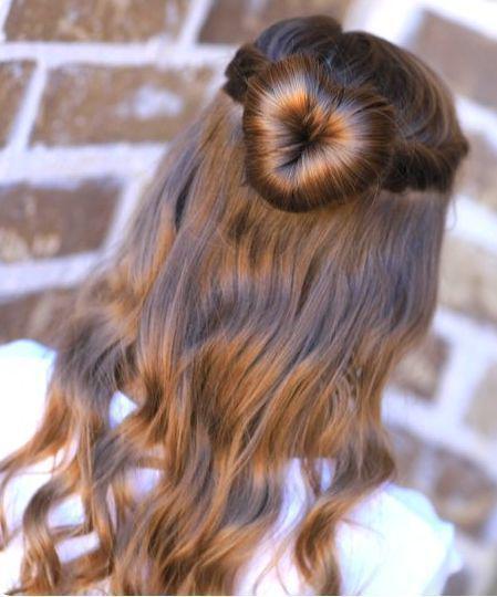 รูปภาพ:http://img.careforhair.co.uk/wp-content/uploads/long-brown-wavy-hair-with-heart-shaped-bun-hairdo.jpg