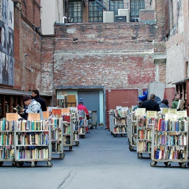 ภาพประกอบบทความ เอาใจหนอนหนังสือ กับ 7  ร้านหนังสือทั่วโลกที่ควรไปแวะเวียนสักครั้ง  1 ในชีวิต 