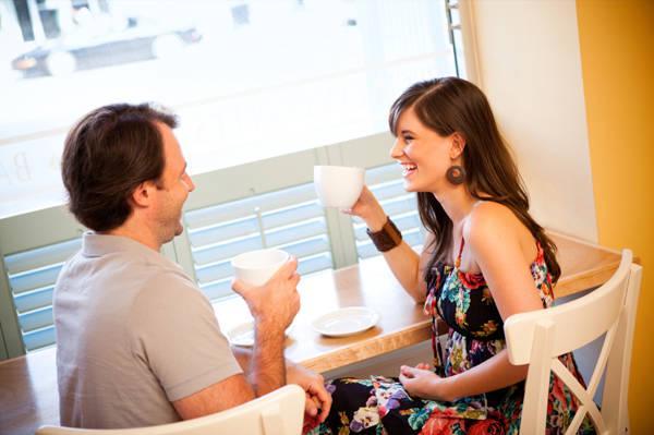 รูปภาพ:http://cdn.sheknows.com/articles/2011/10/couple-on-first-date-at-cafe.jpg