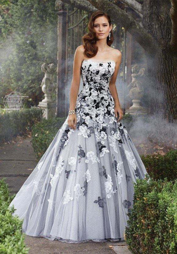 รูปภาพ:http://www.himisspuff.com/wp-content/uploads/2016/03/Sophia-Tolli-black-and-white-floral-wedding-dress.jpg