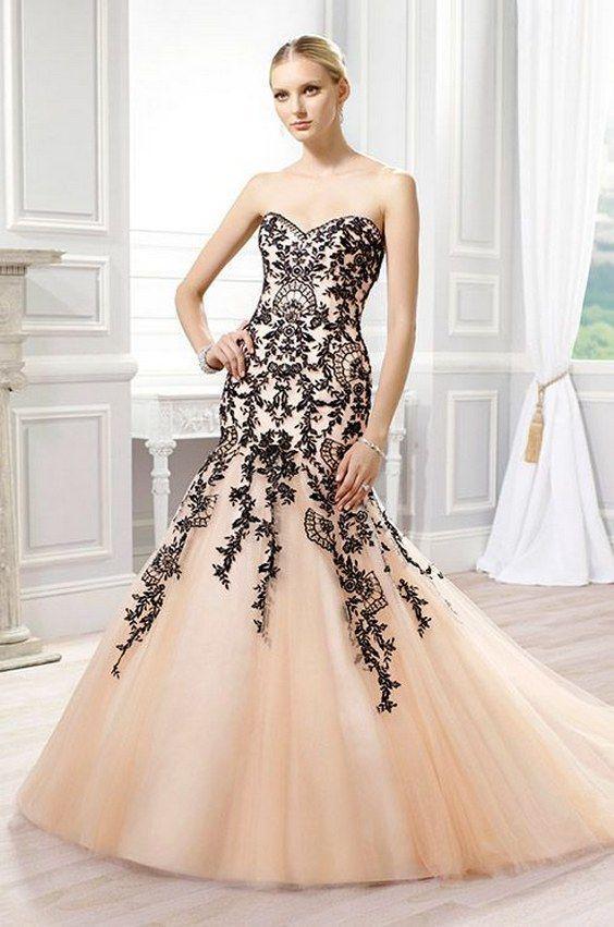 รูปภาพ:http://www.himisspuff.com/wp-content/uploads/2016/03/mermaid-wedding-dress-accented-with-embroidered-lace-appliques-over-soft-peach-color-tulle.jpg