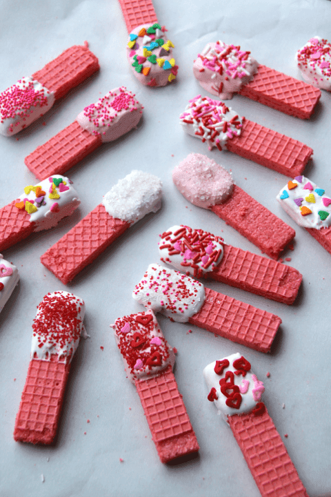 รูปภาพ:http://ghk.h-cdn.co/assets/16/06/480x720/gallery-1455047061-easy-valentines-day-cookies-familyfreshmealscom-easy-and-yummy.png