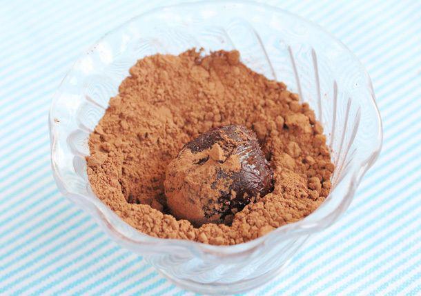 รูปภาพ:http://www.couponclippingcook.com/wp-content/uploads/2013/01/15-truffle-in-cocoa-powder.jpg