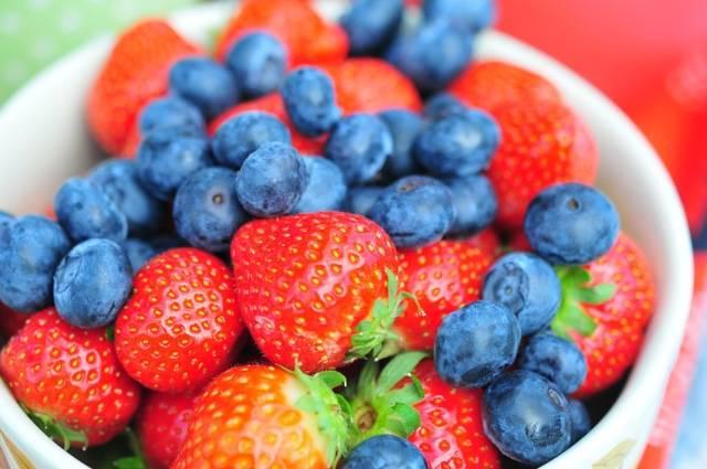 รูปภาพ:http://www.dietcoachjudy.com/wp-content/uploads/2014/09/Strawberries-Blueberries.jpg