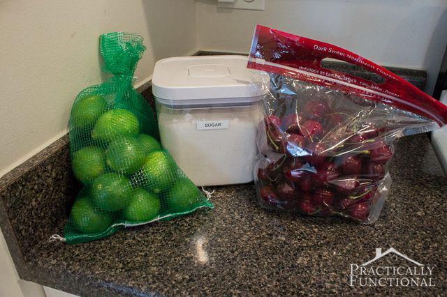 รูปภาพ:http://www.practicallyfunctional.com/wp-content/uploads/2016/07/You-only-need-a-few-ingredients-for-delicious-homemade-cherry-limeade-popsicles.jpg