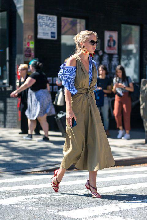 รูปภาพ:http://www.thefashionmedley.com/wp-content/uploads/2016/09/hbz-street-style-nyfw-ss2017-day6-38.jpg