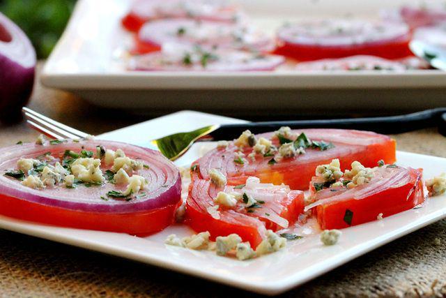 รูปภาพ:http://www.couponclippingcook.com/wp-content/uploads/2011/10/7-tomato-and-onion-salad.jpg