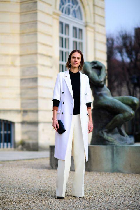 รูปภาพ:http://hbz.h-cdn.co/assets/17/04/480x720/hbz-street-style-couture-fw2017-paris-tyler-joe-01.jpg