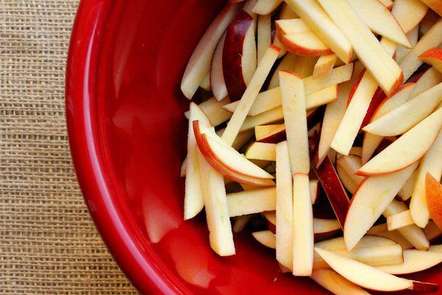 รูปภาพ:http://www.couponclippingcook.com/wp-content/uploads/2011/10/7-apples-in-bowl.jpg