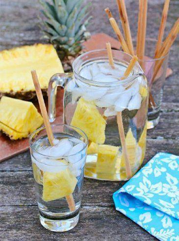 รูปภาพ:http://www.fashionlady.in/wp-content/uploads/2017/02/Pineapple-Sugarcane-Detox.jpg