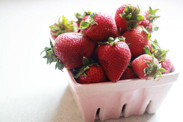 รูปภาพ:http://ohmyveggies.com/wp-content/uploads/2014/05/how-to-make-chia-seed-jam-strawberries.jpg