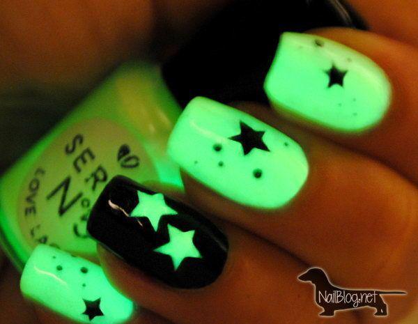 รูปภาพ:http://ideastand.com/wp-content/uploads/2015/07/star-nails/1-star-nail-art-designs.jpg