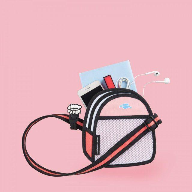 รูปภาพ:https://cdn.shopify.com/s/files/1/0170/2786/products/JumpFromPaper-17SS-Heatwave-Shoulder-Bag-Pink-Use-1-900x900_1200x.jpg?v=1484333231