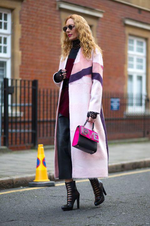 รูปภาพ:http://hbz.h-cdn.co/assets/16/06/480x720/hbz-street-style-lfw-fw1015-day1-34.jpg