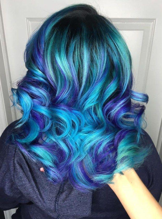รูปภาพ:http://i0.wp.com/therighthairstyles.com/wp-content/uploads/2017/02/8-teal-hair-with-purple-highlights.jpg?zoom=1.25&resize=500%2C675