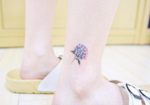 รูปภาพ:http://dfi5wu8thl82p.cloudfront.net/wp-content/uploads/2017/02/Tiny-girl-tattoo-design-41.jpg