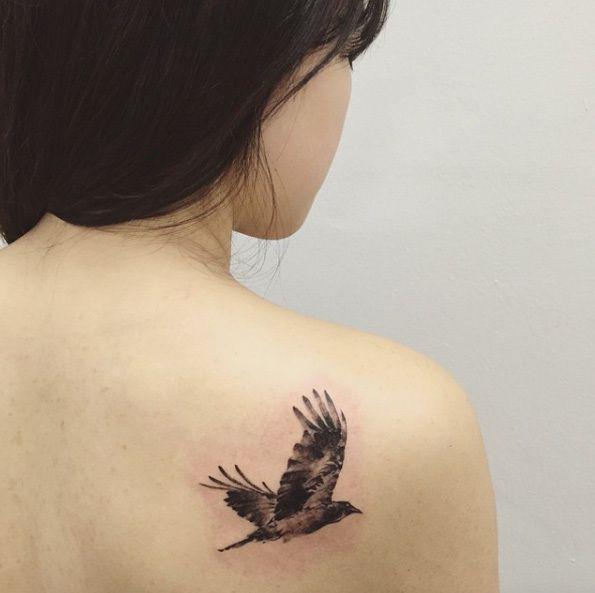 รูปภาพ:http://tattooblend.com/wp-content/uploads/2016/08/blackwork-crow-tattoo.jpg