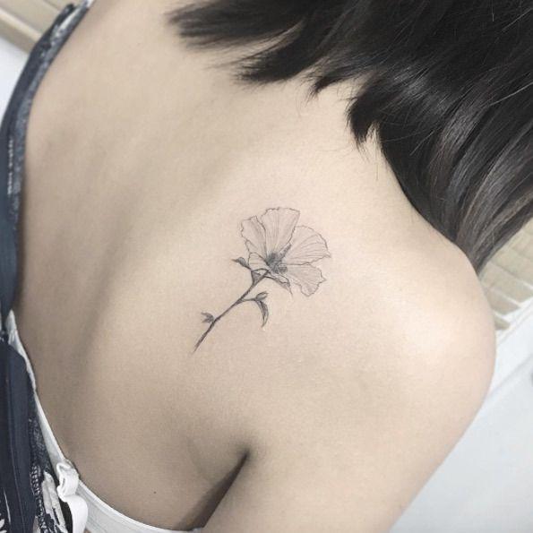 รูปภาพ:http://tattooblend.com/wp-content/uploads/2016/08/floral-back-shoulder-tattoo-3.jpg