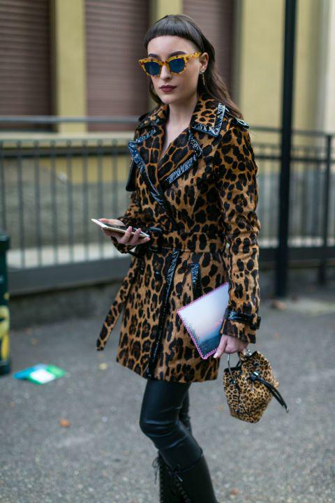 รูปภาพ:http://hbz.h-cdn.co/assets/17/08/480x720/hbz-mfw-fw17-street-style-27.jpg