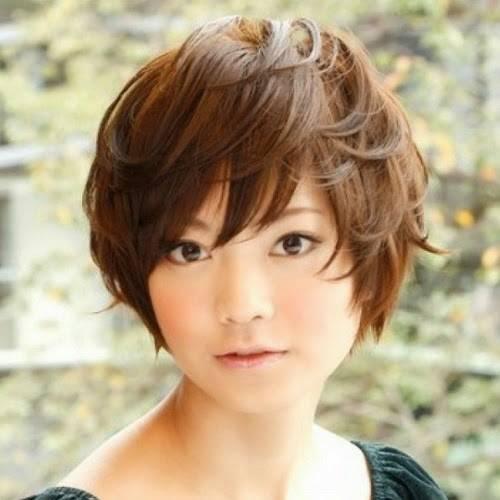 รูปภาพ:http://1.bp.blogspot.com/-UFMwK6WAogg/VAC8FuqTL3I/AAAAAAAAAZk/dMSM66FBQOE/s1600/Asian-Short-Haircuts-For-Round-Faces-Cute-Short-Hairstyles-2013-for-Women-with-Round-Faces.jpg