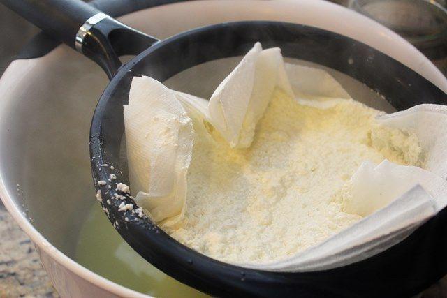 รูปภาพ:https://i1.wp.com/funnyloveblog.com/wp-content/uploads/2013/03/Let-ricotta-drain-for-5-30-minutes.jpg?w=640